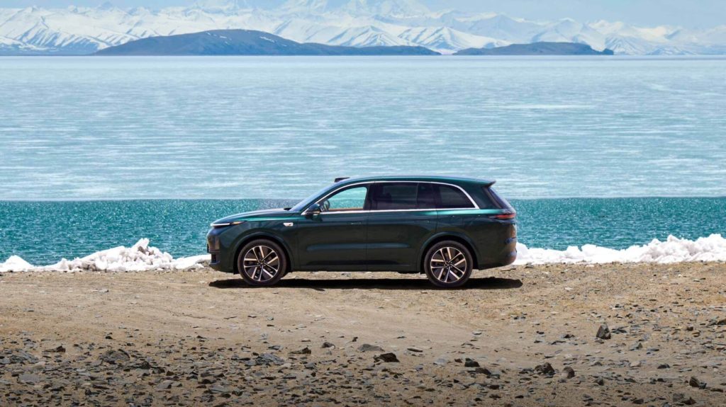 Luxury midsize SUV