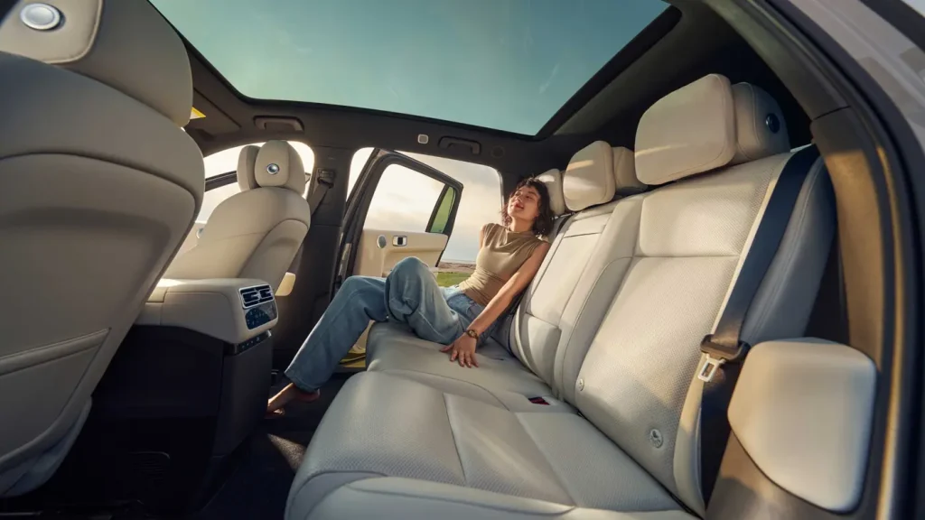 968 mm of Legroom in the Second Row