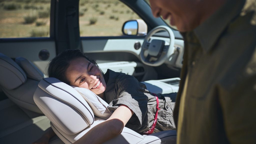 Zero-gravity front seats